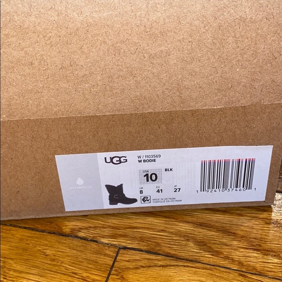 New Women’s UGG boots - Picture 5 of 5